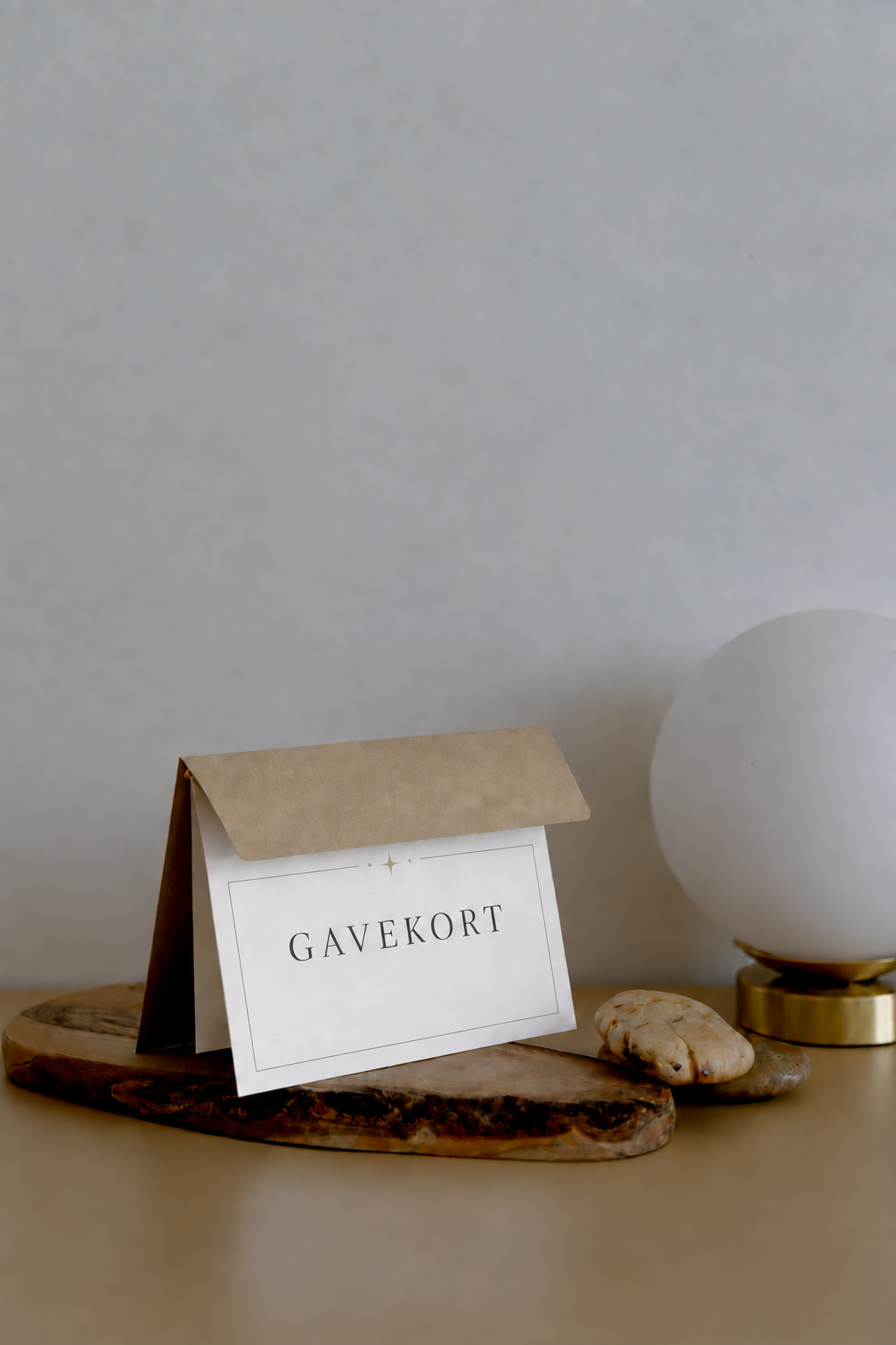 Gavekort til Feminine i naturfarvet kuvert
