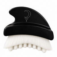Feminine Lymfebørste & Gua Sha – sort massageredskab med lyse børstehår