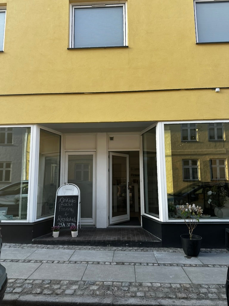 Feminines klinikfacade i Roskilde