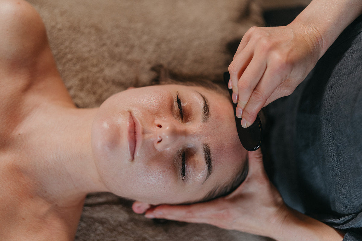 Hudbehandling med gua sha